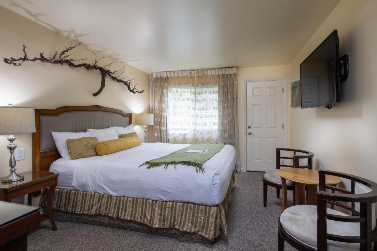 The Vendange Carmel Inn & Suites Екстериор снимка