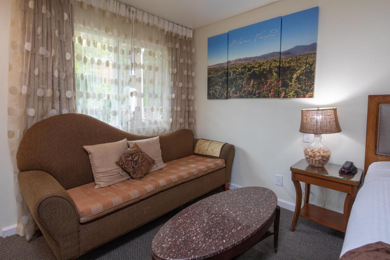 The Vendange Carmel Inn & Suites Екстериор снимка