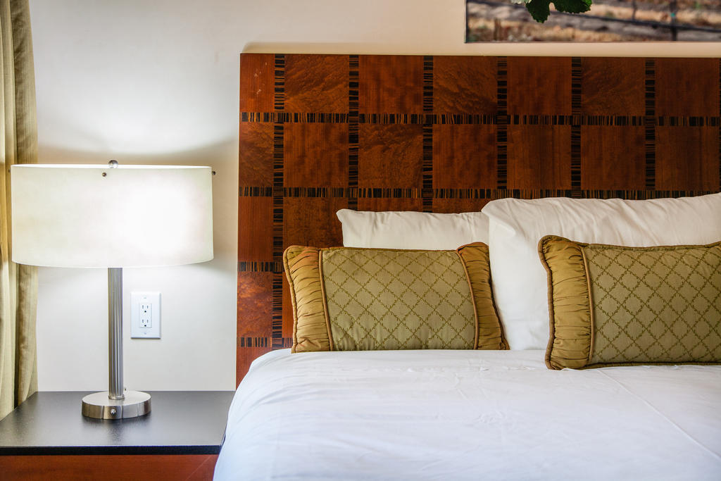 The Vendange Carmel Inn & Suites Стая снимка