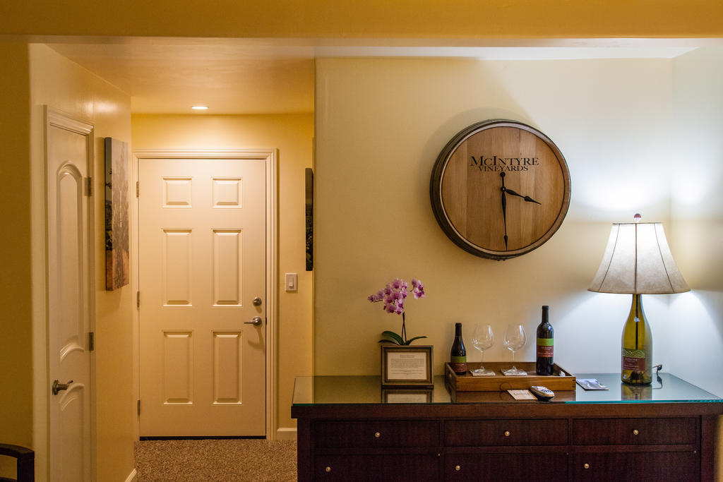 The Vendange Carmel Inn & Suites Стая снимка