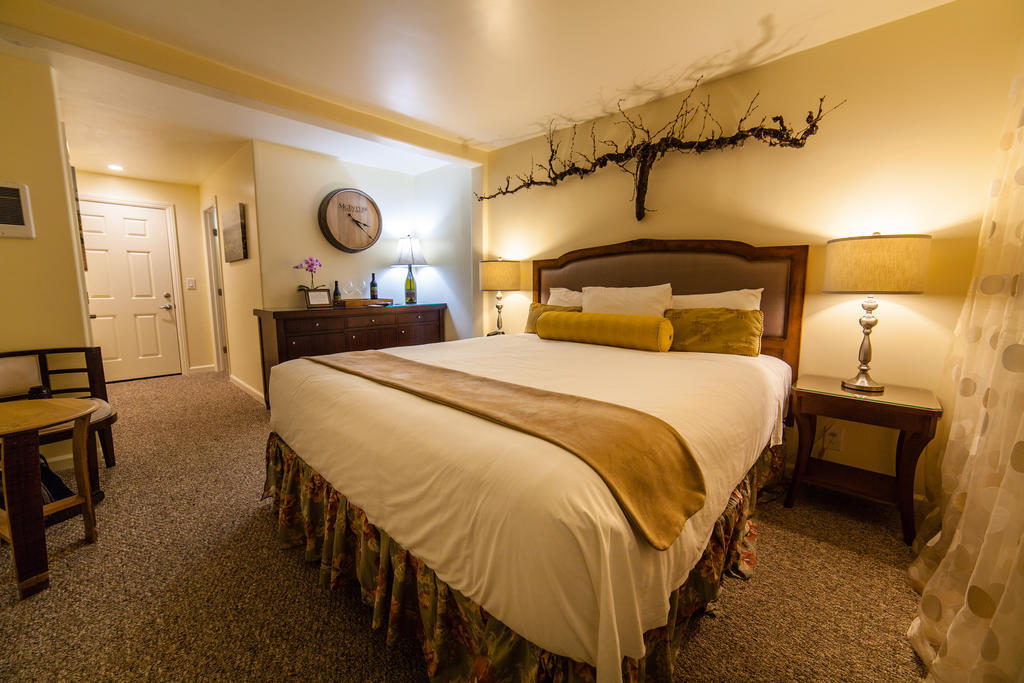 The Vendange Carmel Inn & Suites Стая снимка