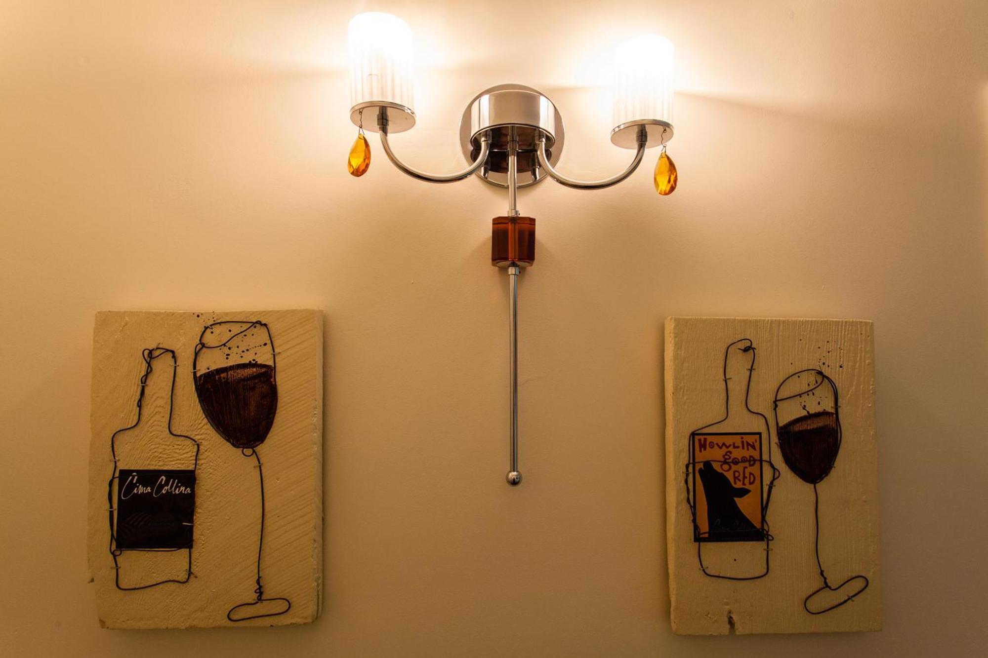 The Vendange Carmel Inn & Suites Екстериор снимка