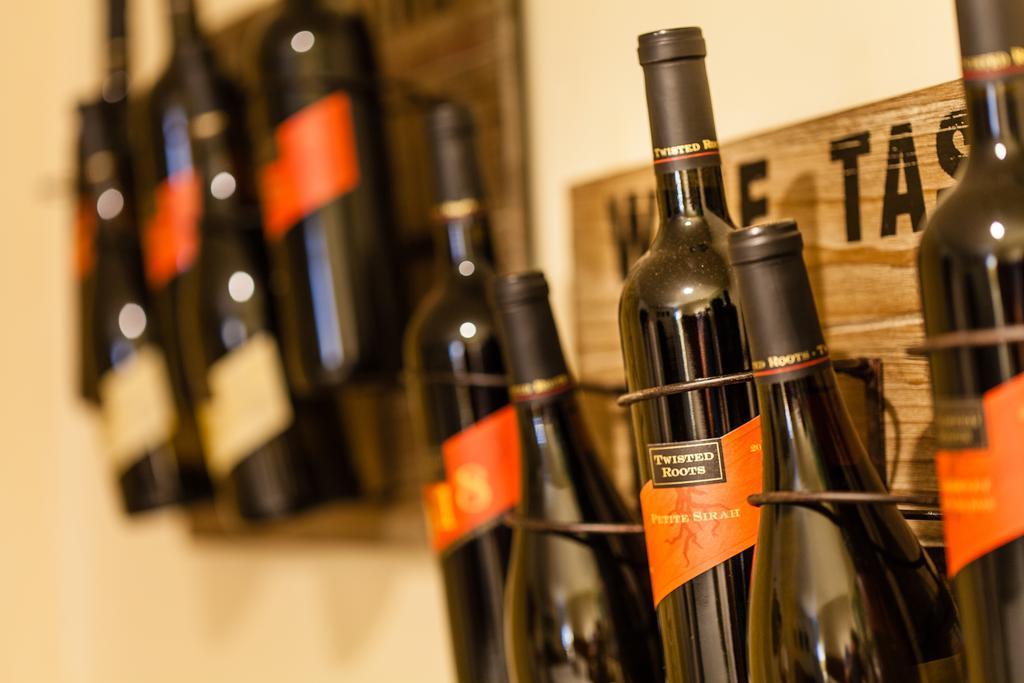 The Vendange Carmel Inn & Suites Екстериор снимка