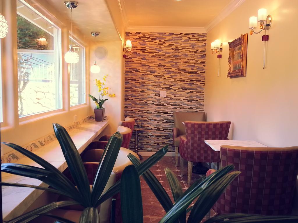The Vendange Carmel Inn & Suites Екстериор снимка